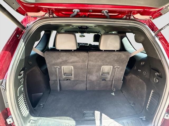 Photo of 2022 Octane Red Pearlcoat Dodge Durango