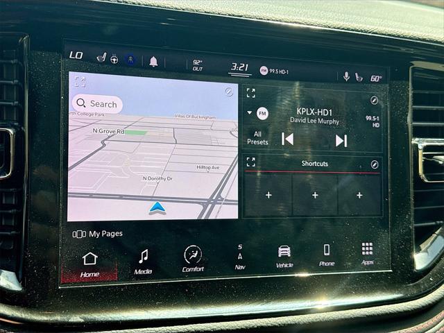 Photo of 2022 Octane Red Pearlcoat Dodge Durango