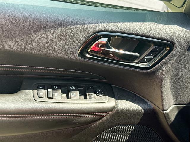Photo of 2022 Octane Red Pearlcoat Dodge Durango