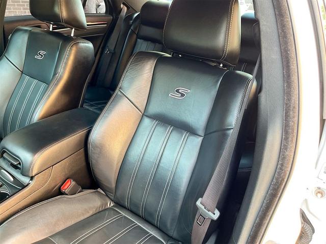 Photo of 2022 Bright White Clearcoat Chrysler 300