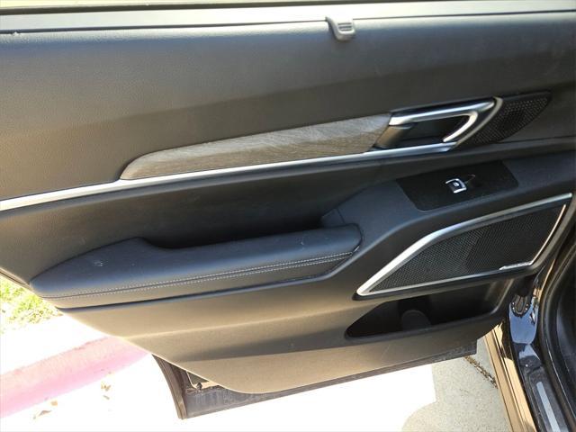 Photo of 2022 Black Copper Kia Telluride