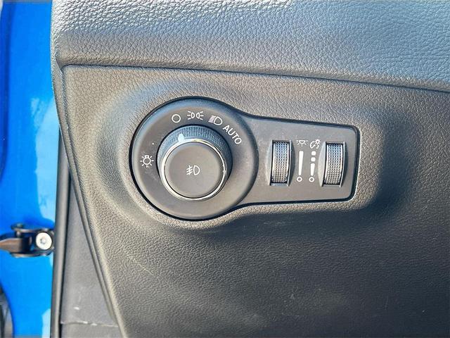 Photo of 2020 Laser Blue Pearlcoat Jeep Compass