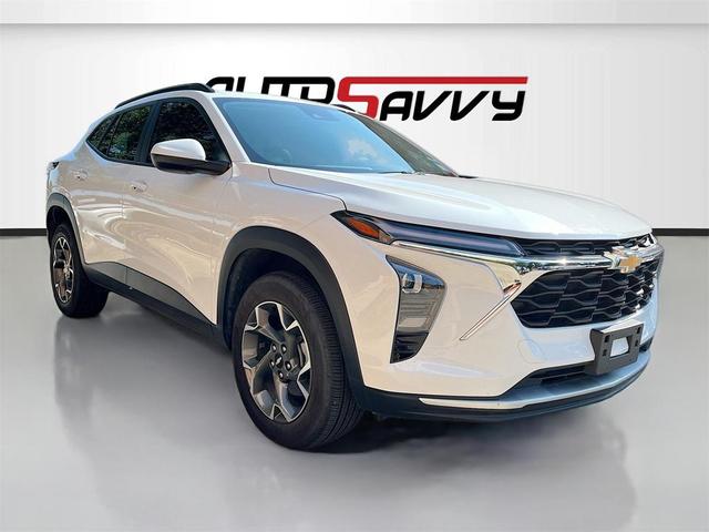 Photo of 2025 Summit White Chevrolet Trax
