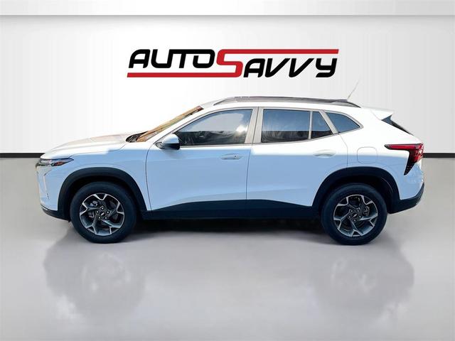 Photo of 2025 Summit White Chevrolet Trax