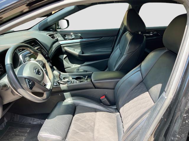 Photo of 2022 Super Black Nissan Maxima