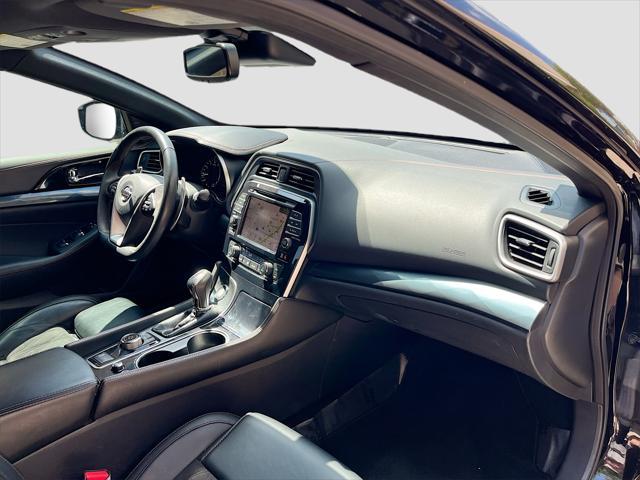 Photo of 2022 Super Black Nissan Maxima