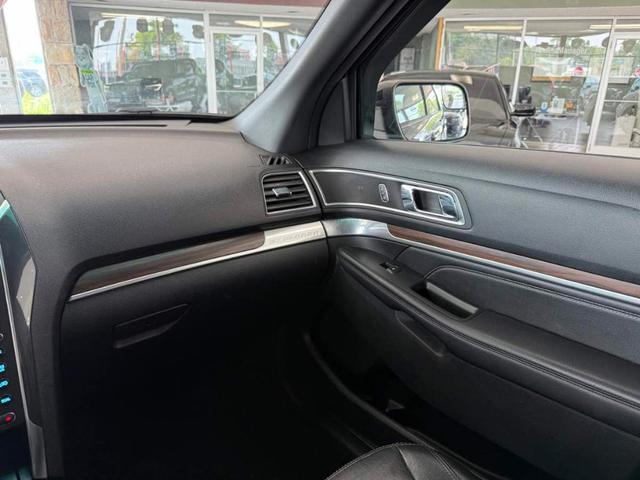 Photo of 2016 Shadow Black Ford Explorer