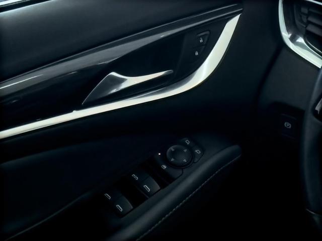 Photo of 2023 White Frost Tri-Coat Buick Enclave
