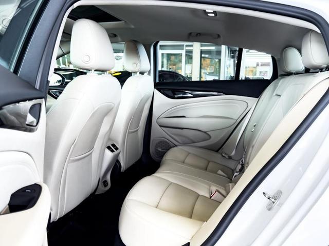 Photo of 2019 White Frost Tri-Coat Buick Regal Sportback