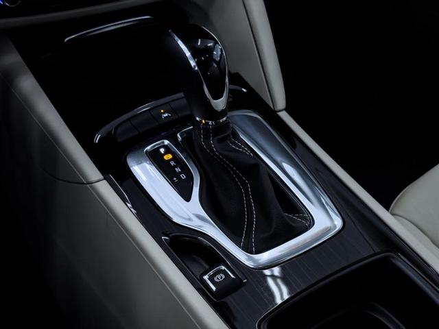 Photo of 2019 White Frost Tri-Coat Buick Regal Sportback