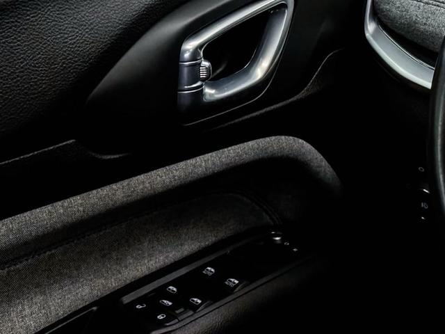 Photo of 2022 Laser Blue Jeep Compass