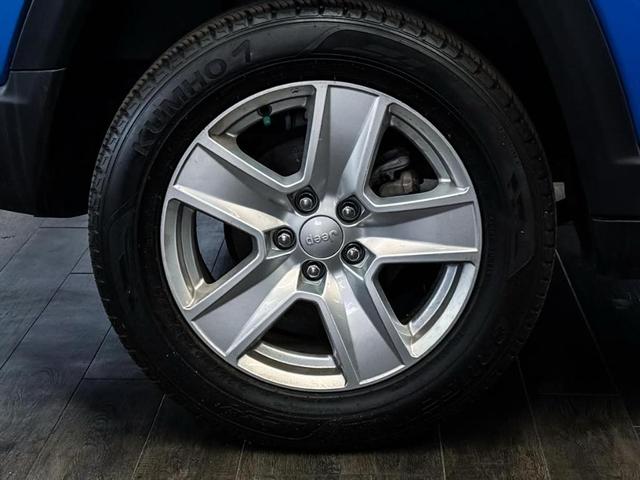 Photo of 2022 Laser Blue Jeep Compass