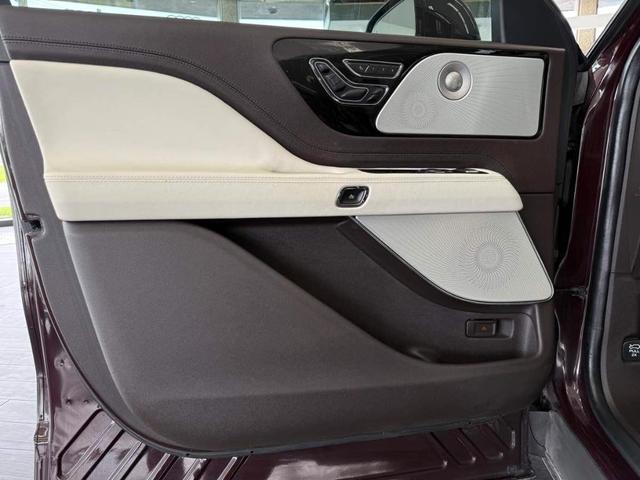 Photo of 2023 Diamond Red Lincoln Aviator