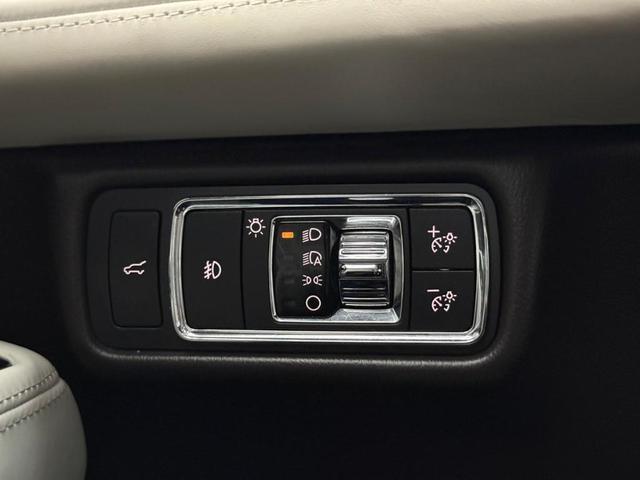 Photo of 2023 Diamond Red Lincoln Aviator