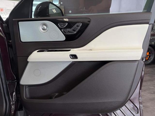 Photo of 2023 Diamond Red Lincoln Aviator