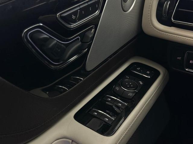 Photo of 2023 Diamond Red Lincoln Aviator