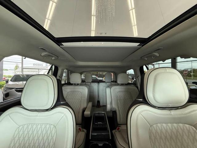 Photo of 2023 Diamond Red Lincoln Aviator