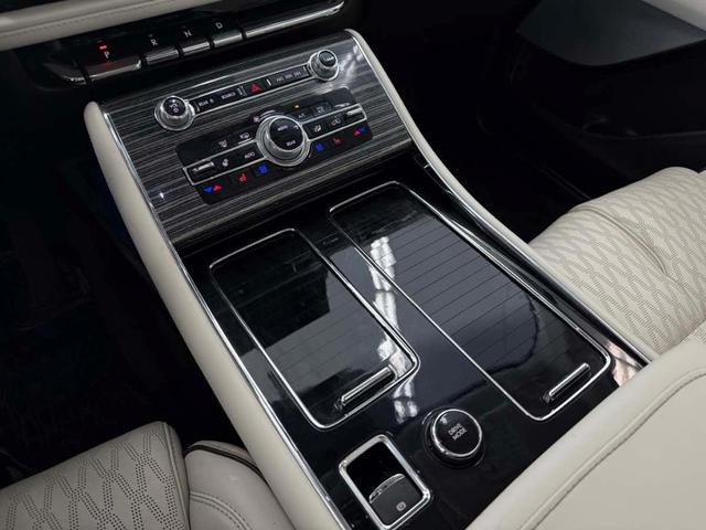 Photo of 2023 Diamond Red Lincoln Aviator