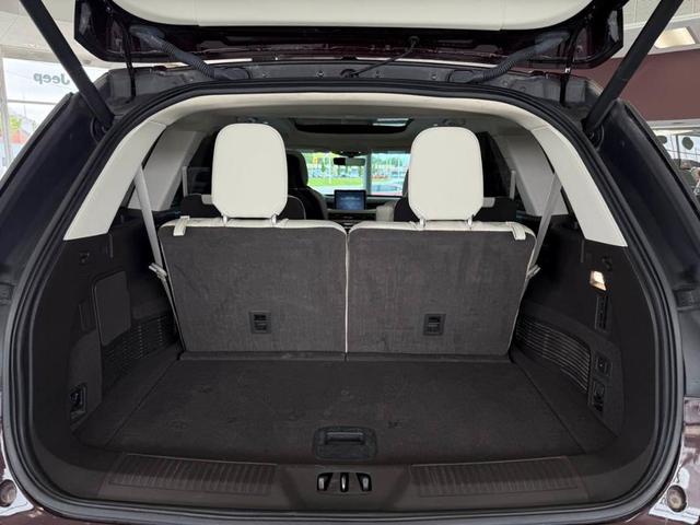 Photo of 2023 Diamond Red Lincoln Aviator