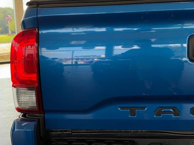 Photo of 2017 Blazing Blue Pearl Toyota Tacoma