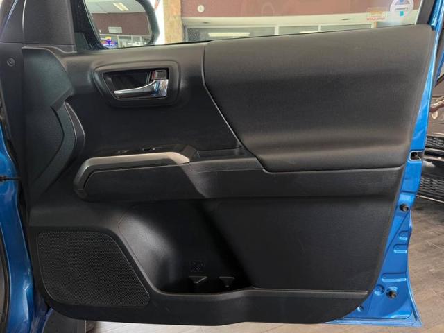 Photo of 2017 Blazing Blue Pearl Toyota Tacoma