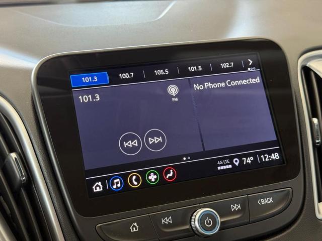 Photo of 2025 Summit White Chevrolet Malibu