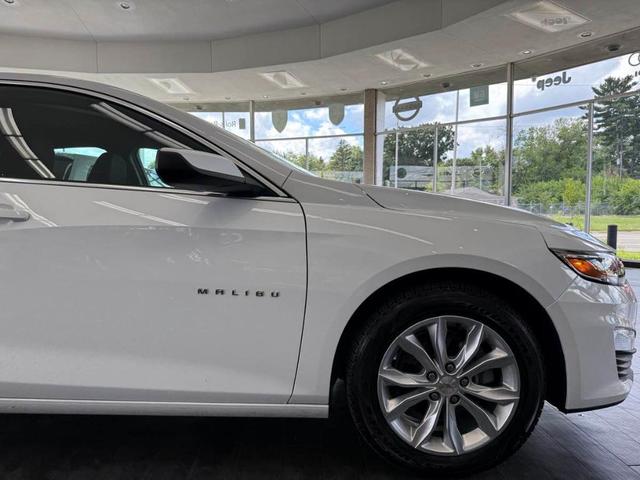 Photo of 2025 Summit White Chevrolet Malibu