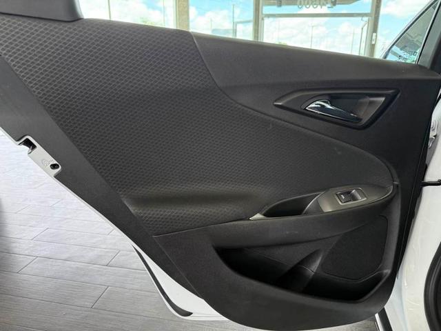 Photo of 2025 Summit White Chevrolet Malibu