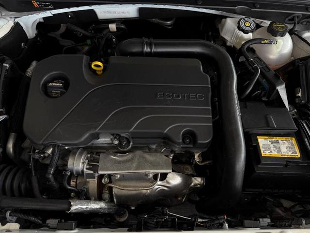 Photo of 2025 Summit White Chevrolet Malibu