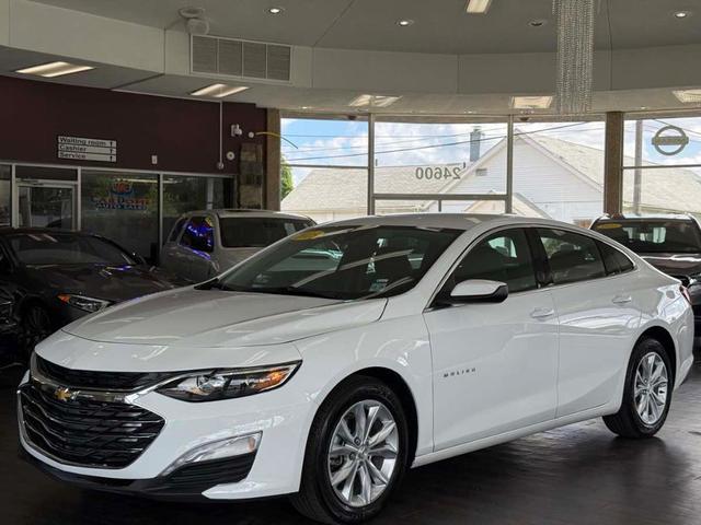 Photo of 2025 Summit White Chevrolet Malibu