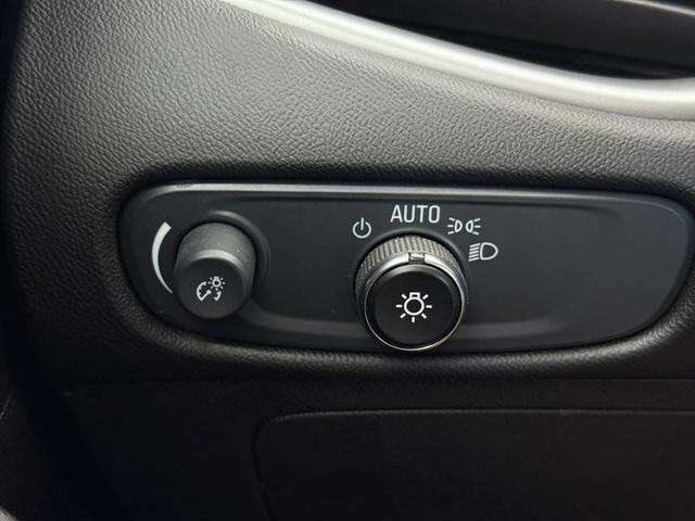 Photo of 2025 Summit White Chevrolet Malibu