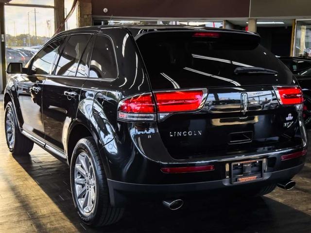 Photo of 2015 Tuxedo Black Metallic Lincoln MKX