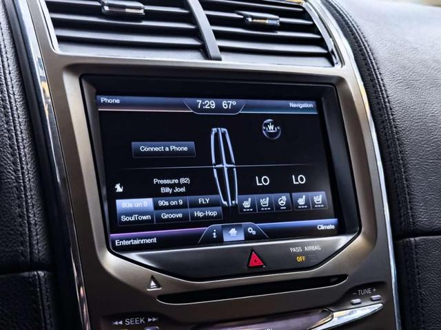 Photo of 2015 Tuxedo Black Metallic Lincoln MKX