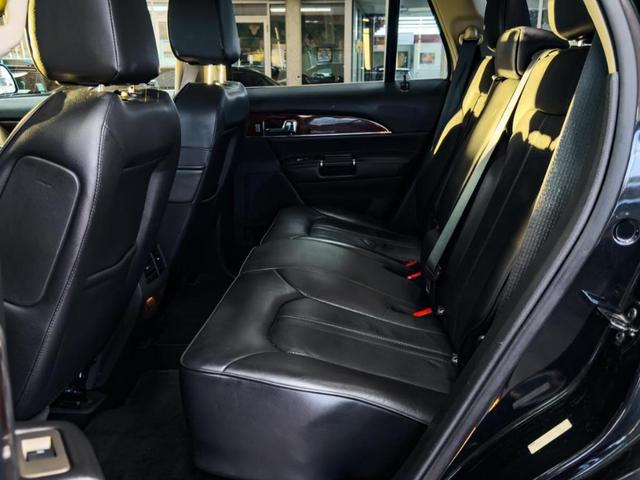 Photo of 2015 Tuxedo Black Metallic Lincoln MKX