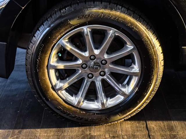 Photo of 2015 Tuxedo Black Metallic Lincoln MKX