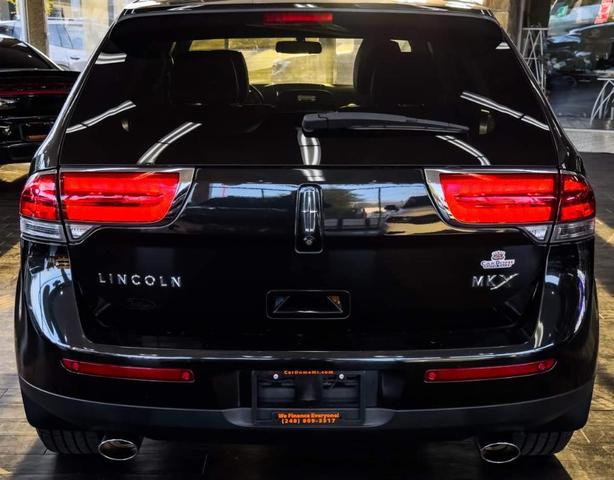 Photo of 2015 Tuxedo Black Metallic Lincoln MKX