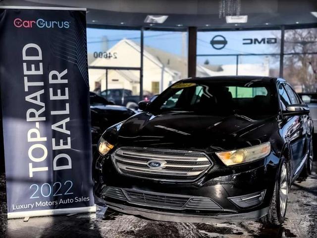 Photo of 2014 Tuxedo Black Metallic Ford Taurus