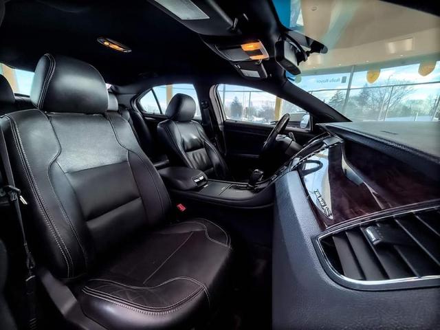Photo of 2014 Tuxedo Black Metallic Ford Taurus
