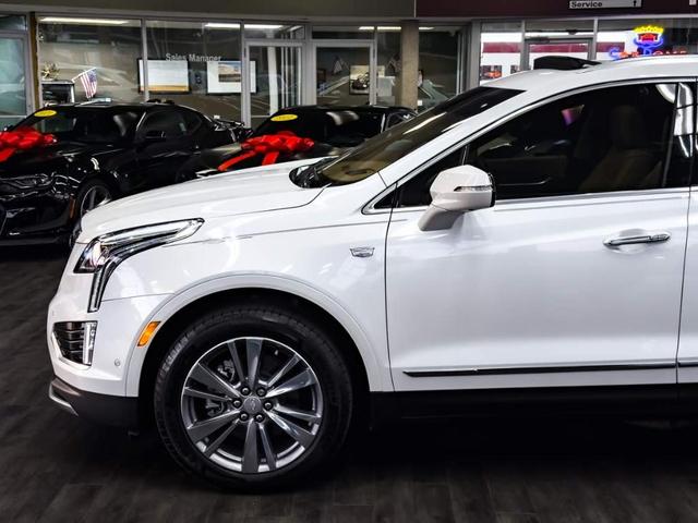 Photo of 2024 Crystal White Tri-Coat Cadillac XT5