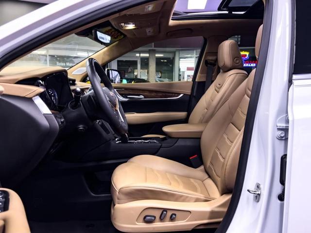 Photo of 2024 Crystal White Tri-Coat Cadillac XT5