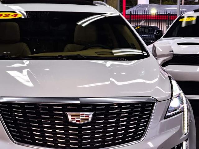 Photo of 2024 Crystal White Tri-Coat Cadillac XT5