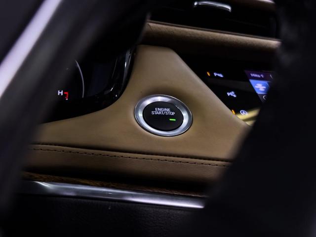 Photo of 2024 Crystal White Tri-Coat Cadillac XT5