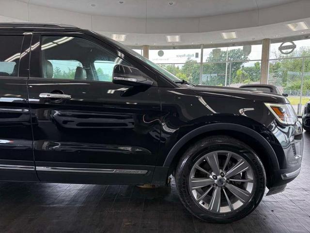 Photo of 2018 Shadow Black Ford Explorer