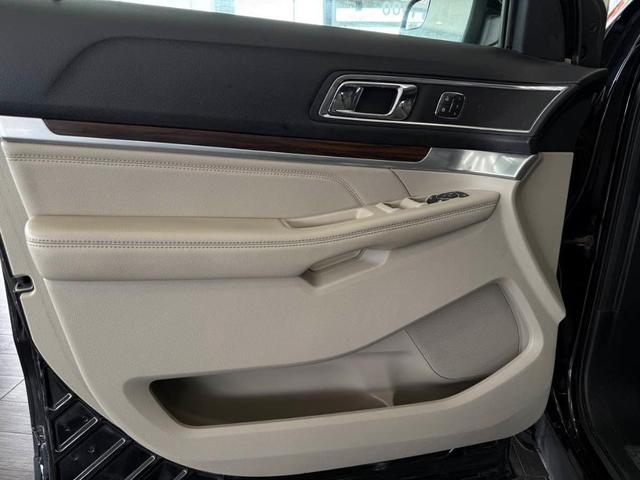 Photo of 2018 Shadow Black Ford Explorer