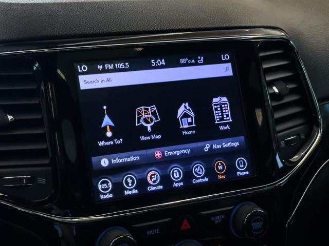 Photo of 2019 Granite Crystal Clearcoat Metallic Jeep Grand Cherokee