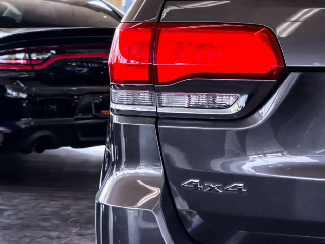 Photo of 2019 Granite Crystal Clearcoat Metallic Jeep Grand Cherokee
