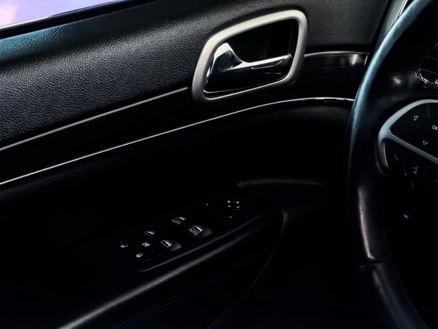 Photo of 2019 Granite Crystal Clearcoat Metallic Jeep Grand Cherokee