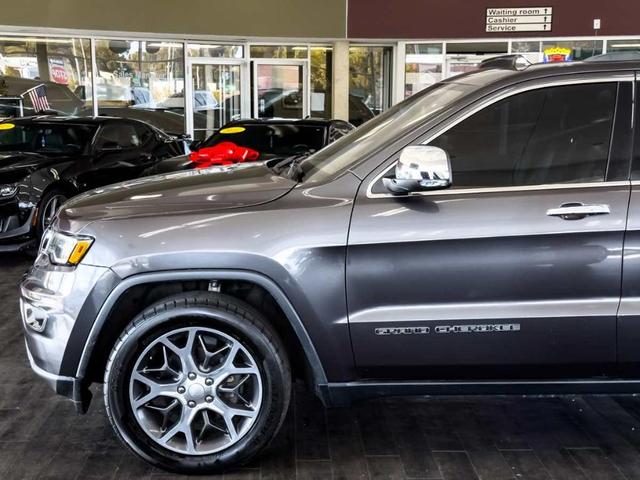Photo of 2019 Granite Crystal Clearcoat Metallic Jeep Grand Cherokee