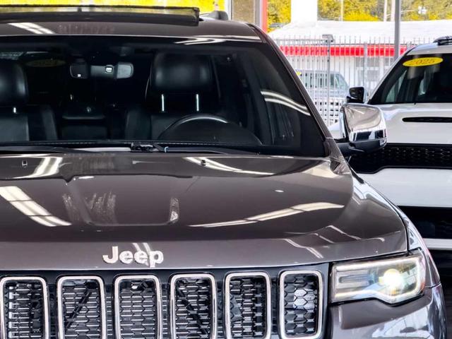 Photo of 2019 Granite Crystal Clearcoat Metallic Jeep Grand Cherokee