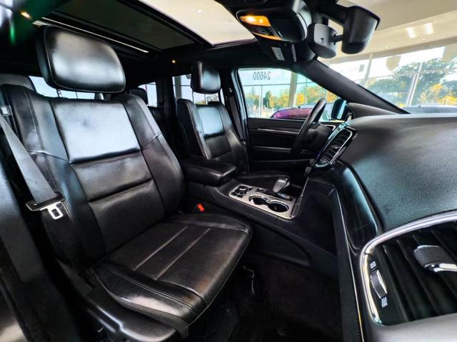 Photo of 2019 Granite Crystal Clearcoat Metallic Jeep Grand Cherokee